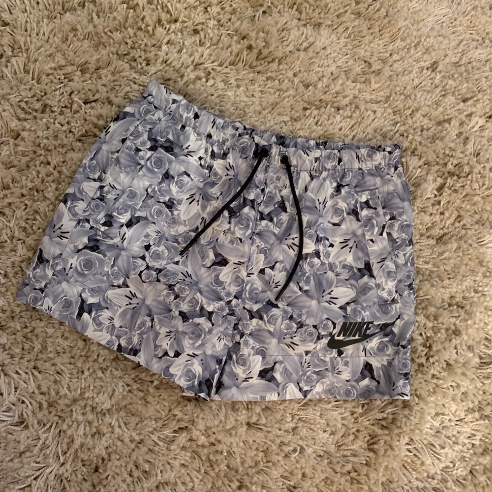 Nike Floral Shorts XS